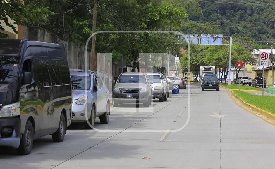 Existe señalización, pero los conductores la irrespetan, lo cual obliga a las autoridades a comenzar a aplicar la ley.