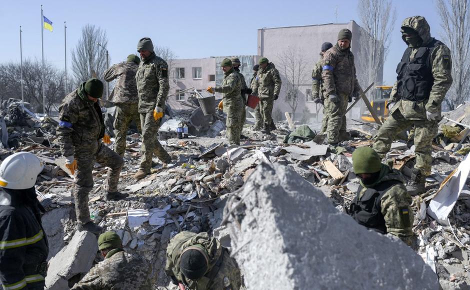 Rusia vuelve a disparar misiles hipersónicos contra Ucrania; situación humanitaria empeora