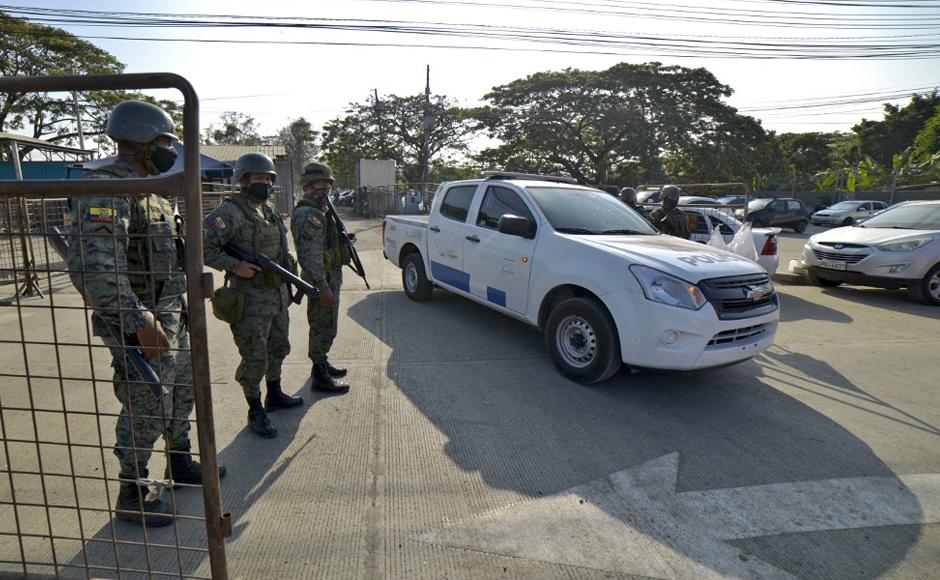 Ecuador envía a 3,600 militares y policías a “garantizar seguridad” en cárceles