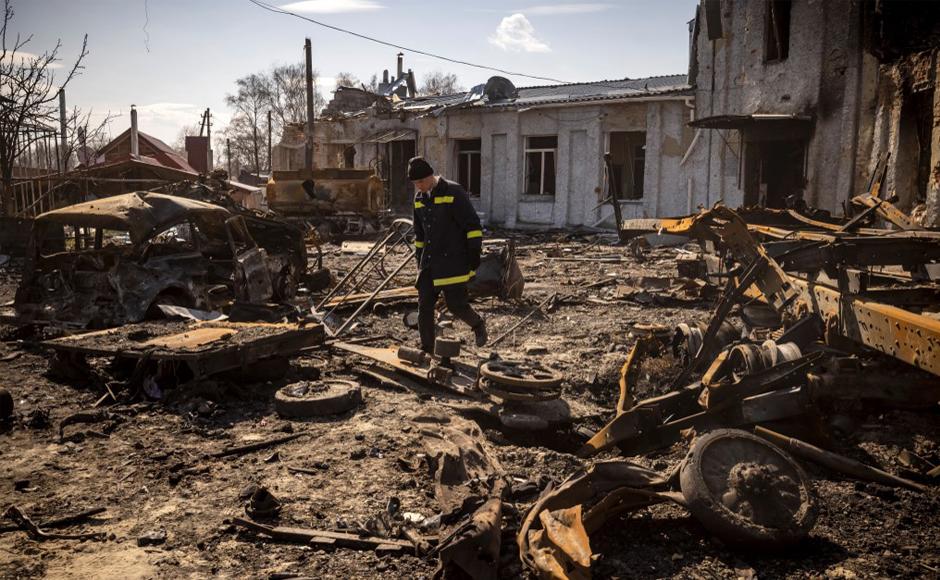 Bombardeos rusos siguen pese a expectativas de desescalada del conflicto en Ucrania