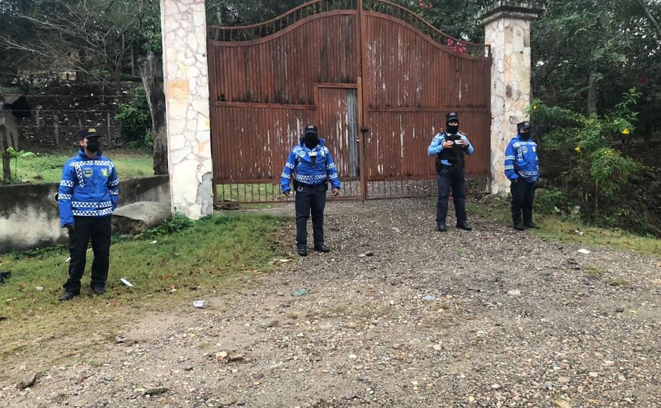 La Policía Nacional de Honduras anunció este martes un dispositivo para proteger los bienes del expresidente hondureño Juan Orlando Hernández.