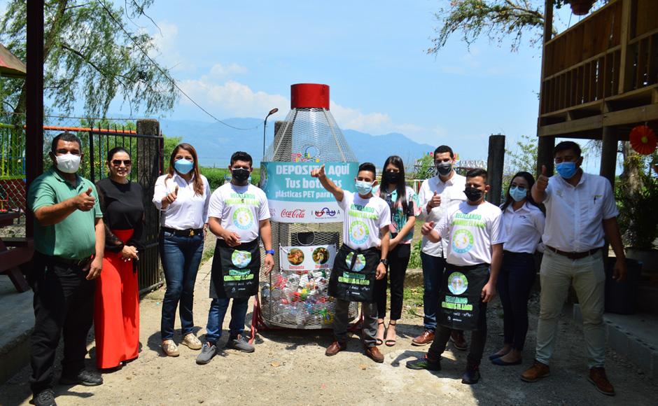 Los ingresos que se generen por la recolección de las botellas PET y otros materiales reciclables serán reinvertidos en programas de protección ambiental en la zona del lago.