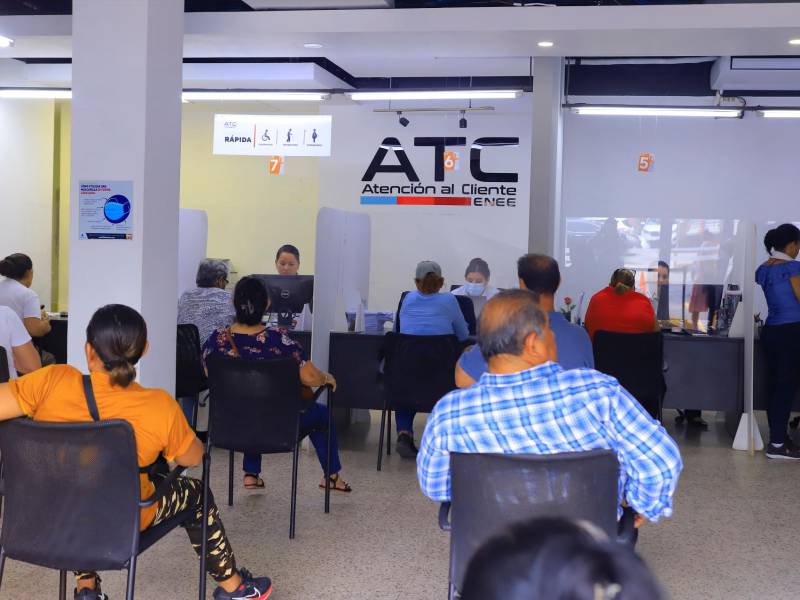 <b><span class=mln_uppercase_mln>reclamo.</span></b> Empleados de servicio al cliente se limitan a atender con evasivas, se quejan abonados.