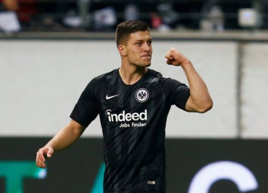 Luka Jović: El delantero serbio de 21 años de edad brilla en el Frankfut y es otro de los jugadores que quieren en el Manchester City para la próxima campaña.