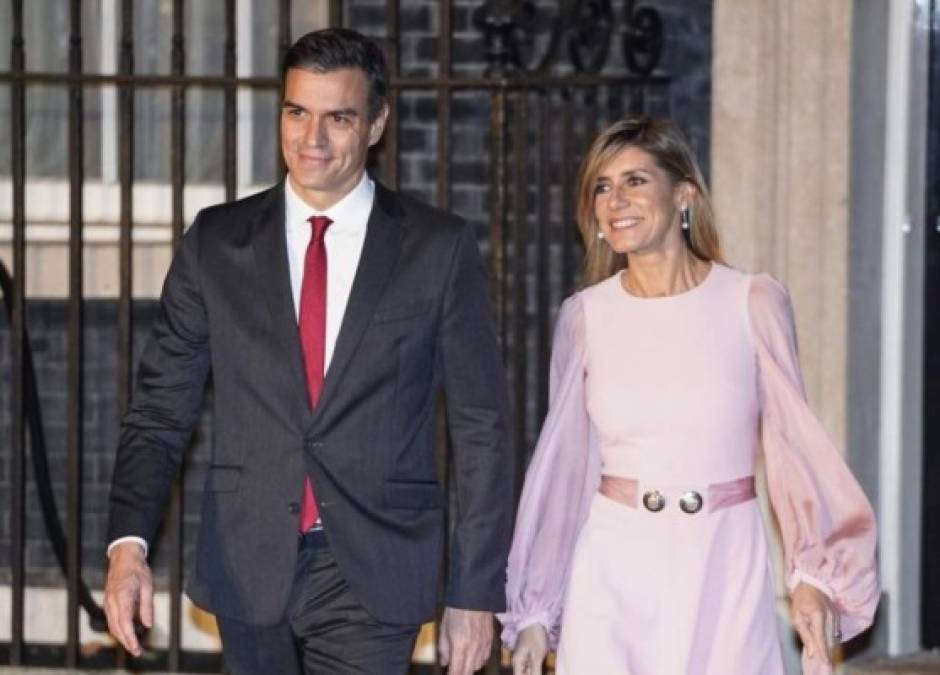 Begona Gómez<br/>La esposa del primer ministro español Pedro Sánchez dio positivo, esto poco después que Irene Montero, esposa del viceministro Pablo Iglesias, fuera diagnosticada con coronavirus. Días después España cerró sus fronteras y puso a todo el país bajo cuarentena.