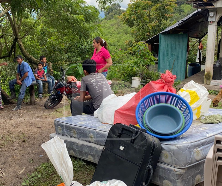 Evacúan a 161 personas en aldea de Santa Rosa de Copán tras derrumbe