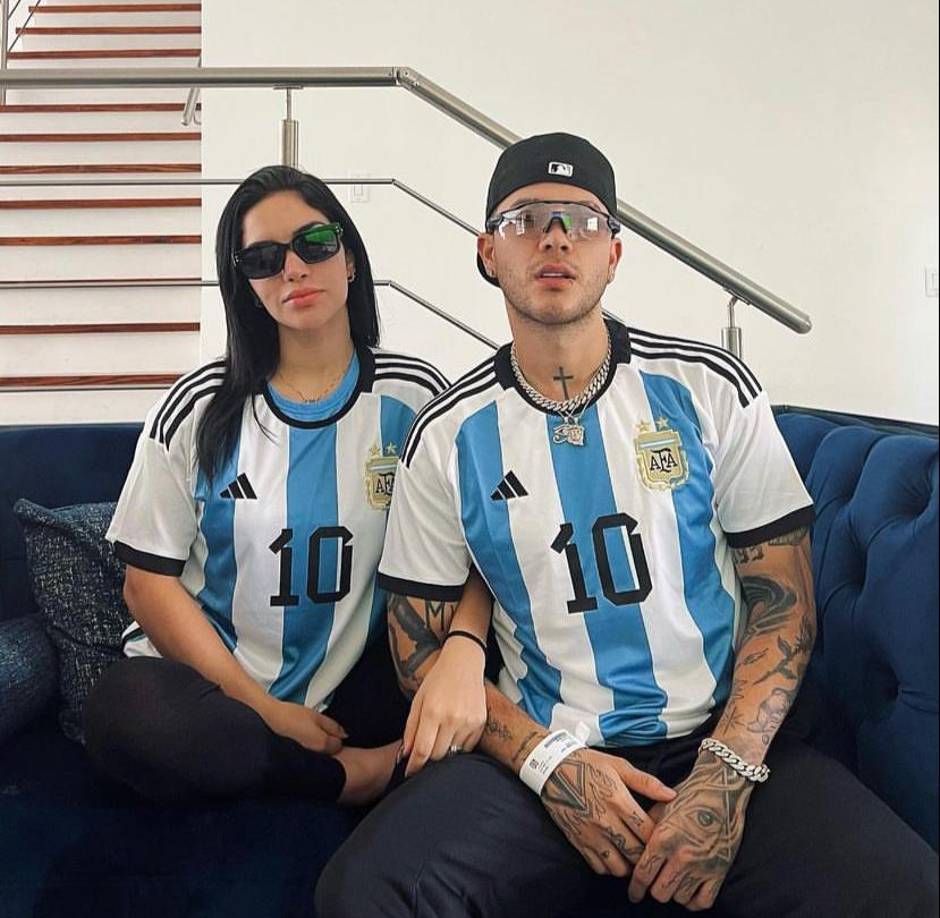 Los youtuber y ahora cantantes mexicanos Juan de Dios Pantoja y Kimberly Loaiza. 