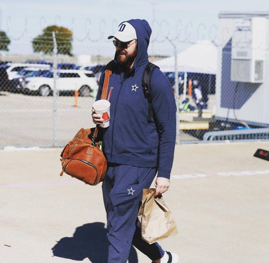 ¿Quién es Josh Ball?El ex galán de la hija de Pepe Aguilar es un jugador de la NFL, nació el 15 de mayo de 1998 en Fredericksburg, Virginia, Estados Unidos, actualmente tiene 26 años y es una celebridad en el campo del futbol americano. 