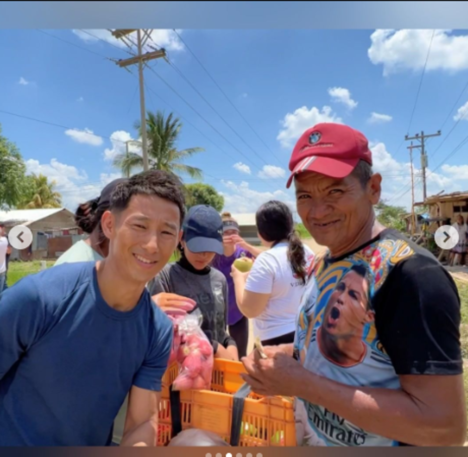 Shin llegó a Honduras por primera vez en 2004 cuando era un estudiante de la carrera de Relaciones Internacionales de la Universidad Mary Washington, y al graduarse en 2007 regresó a Honduras para concretar en este país su sueño de crear una fundación que ayudara a las poblaciones más necesitadas.