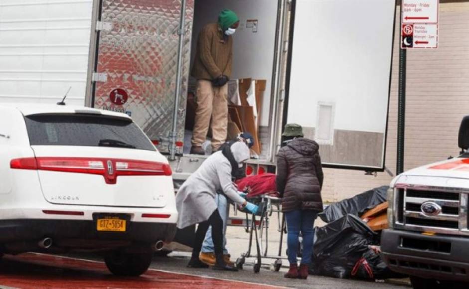 ¡Espeluznantes imágenes!: Descubren más de 100 cuerpos descompuestos en New York