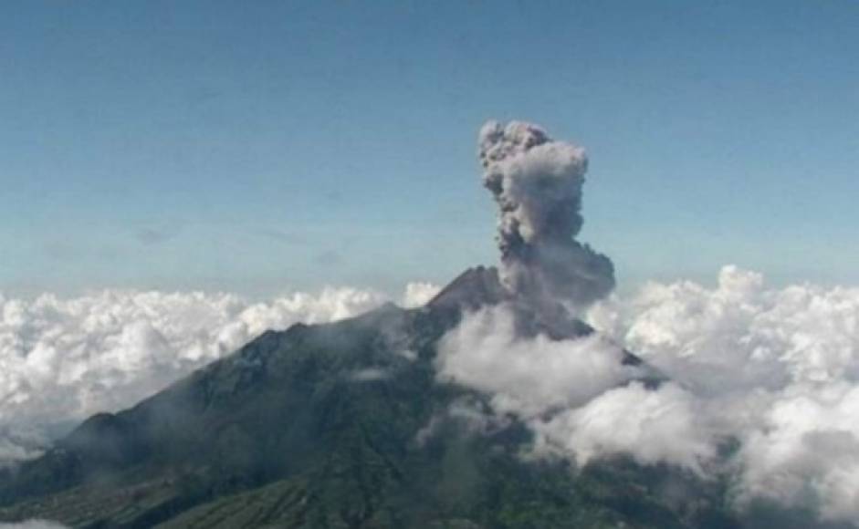 El volcán indonesio Krakatoa, es uno de los más activos del país.