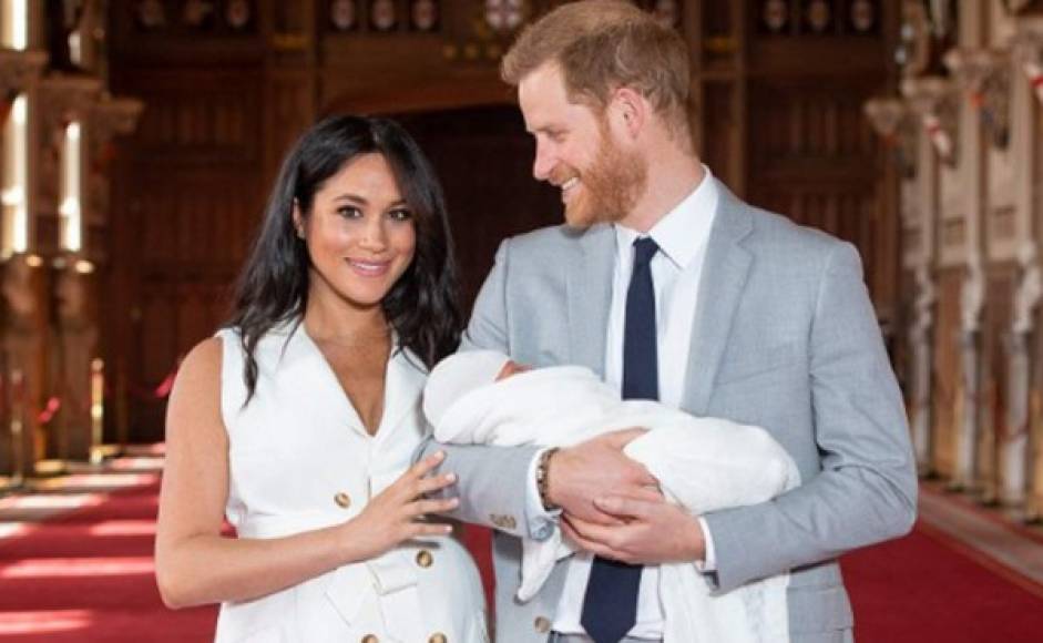 'Tengo a los dos mejores hombres del mundo, así que estoy muy contenta', afirmó Meghan, asegurando que el pequeño, al que su padre miraba con gran cariño, tiene 'un carácter muy dulce, es realmente muy tranquilo'.<br/>