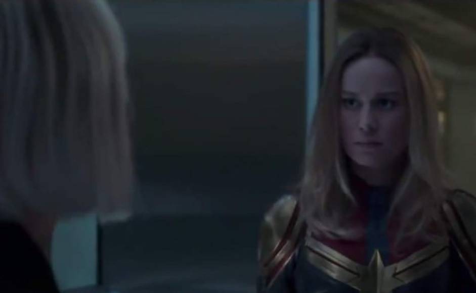 CAPITANA MARVEL: Finalmente la última escena postcrédito donde la Capitana Marvel se aparece en la torre de los Vengadores y dice con preocupación ¿Dónde está Fury?