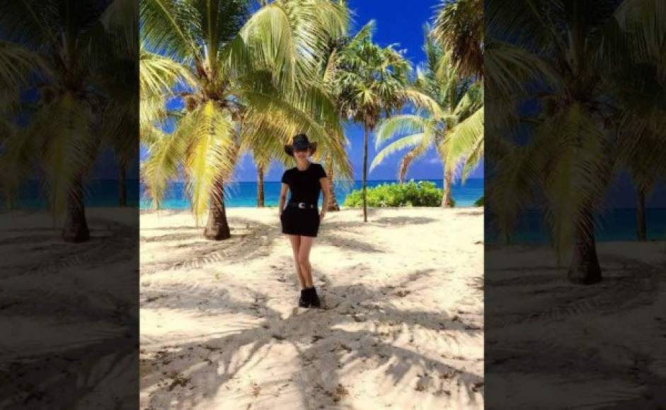 Esta imagen de Catherine, a la sombra de unas palmeras y con el oceano azul a su espalda, recorrió los medios de comunicación nacionales e internacionales.