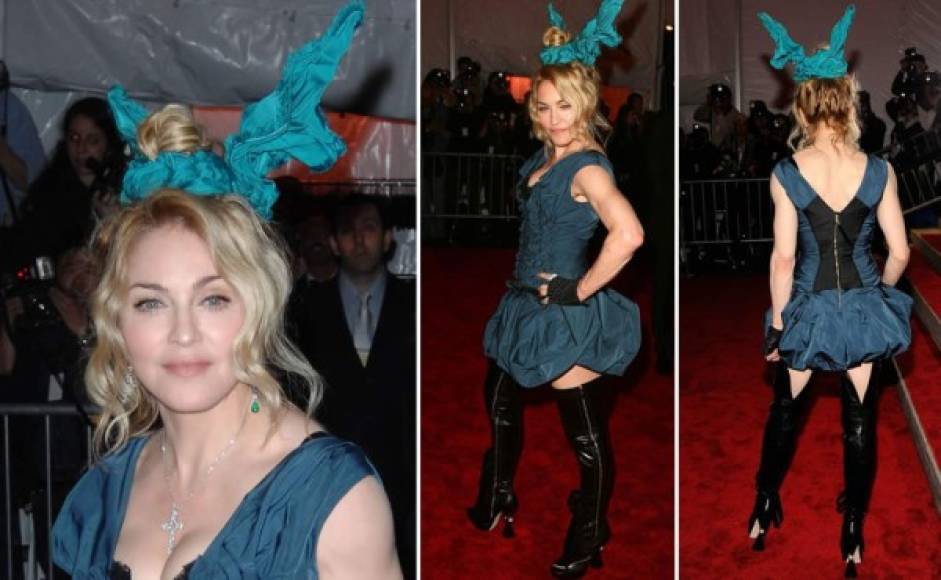 Madonna tambien se equivoca. En la gran noche de la moda del MET, la cantante arriesgó con este total look Louis Vuitton con un tocado imposible.