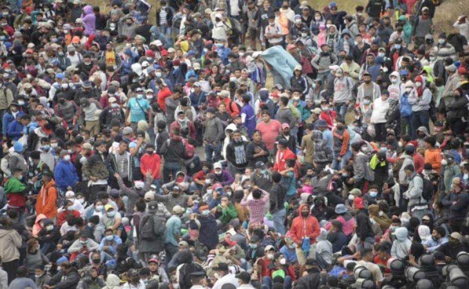 El retorno obligatorio de los 992 hondureños se llevó a cabo por parte de las autoridades entre el jueves y este sábado, precisó el Instituto Guatemalteco de Migración. Foto AFP