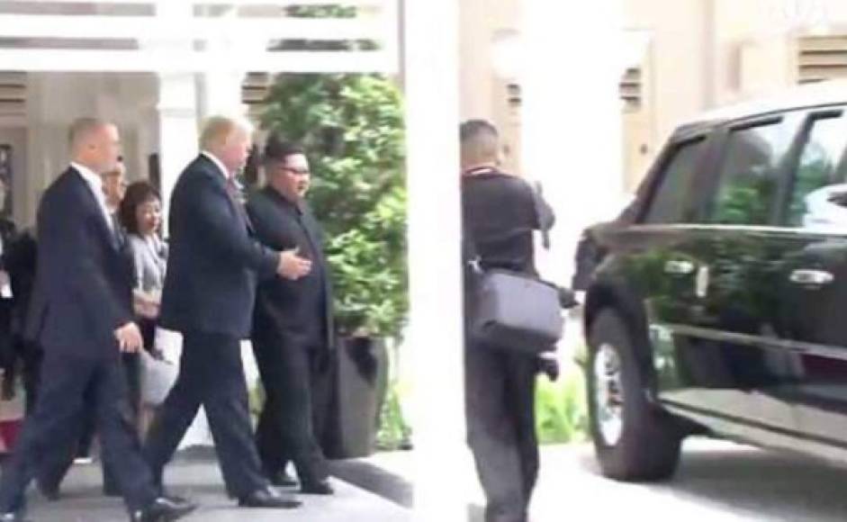 2. Recorrido por La Bestia: Trump invitó a Kim a dar un vistazo al interior de su famosa limusina blindada, en una acción que tomó por sorpresa al Servicio Secreto y a la prensa internacional./NBC.