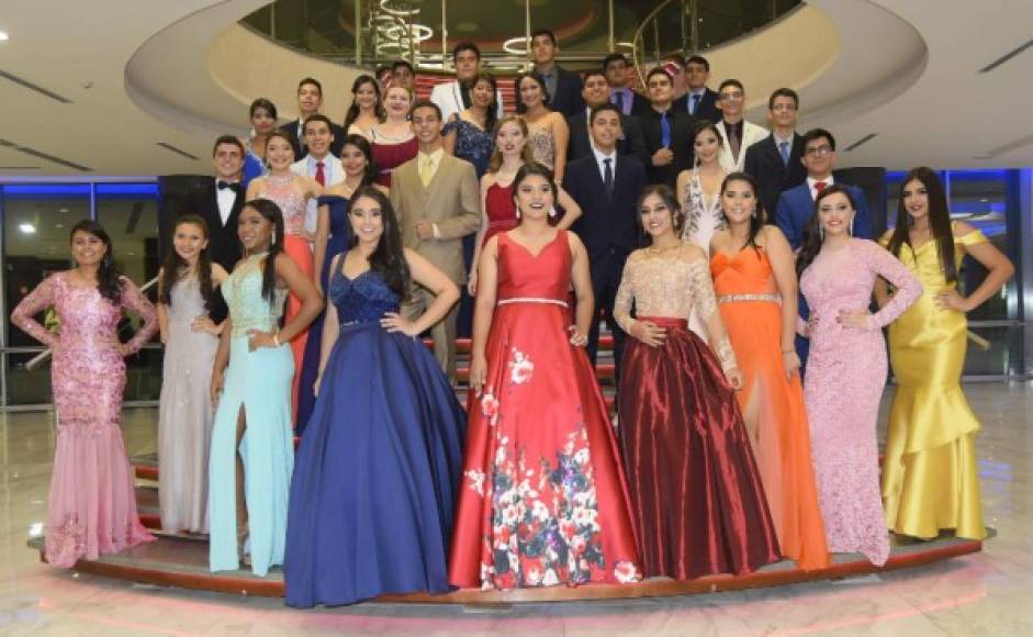 Numerosa y elegante, así fue la clase 2017 que entregó a la sociedad la escuela Villas del Campo.