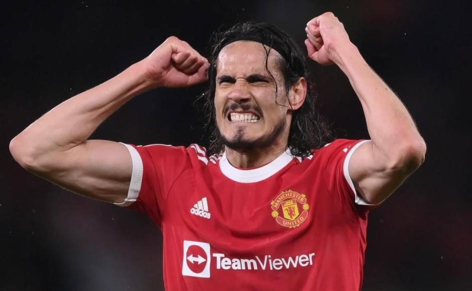 Edison Cavani no está teniendo los minutos que desea en el Manchester United y la posibilidad de irse a otro club está latente. El uruguayo quiere tener protagonismo para poder ir al Mundial de Qatar 2022. Se le ha vinculado siempre al FC Barcelona pero parece que los azulgranas no serían los únicos pretendientes.