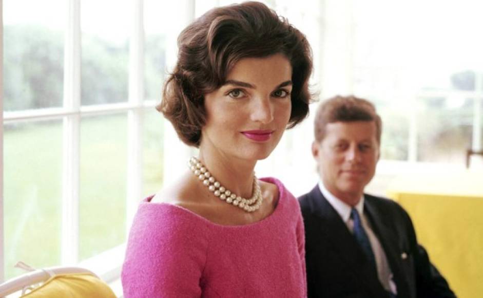Las numerosas infidelidades del presidente estadounidense John F. Kennedy han sido objeto de ríos de tinta. El mandatario contrajo matrimonio en 1953 con Jacqueline Kennedy Onassis.