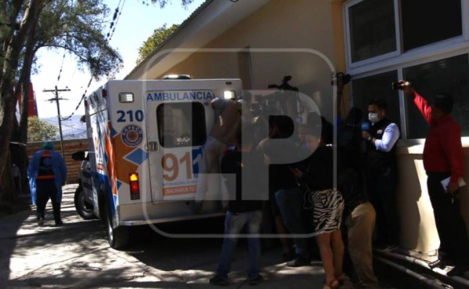 La ministra de Salud, Alba Consuelo Flores, pidió respeto al espacio de la paciente hondureña que fue ingresada al Hospital del Tórax.