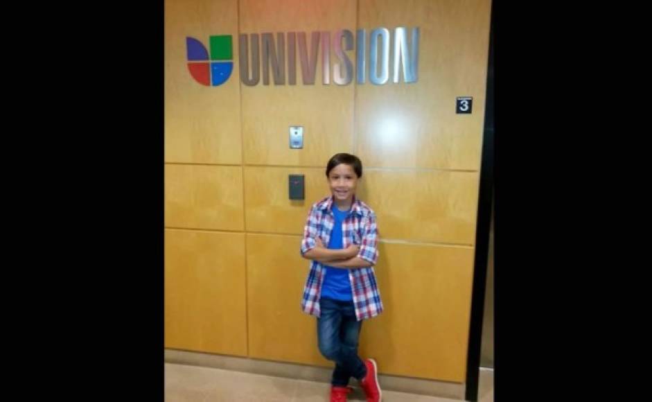 Ángel Romero en una visita a Univision en Nueva York.