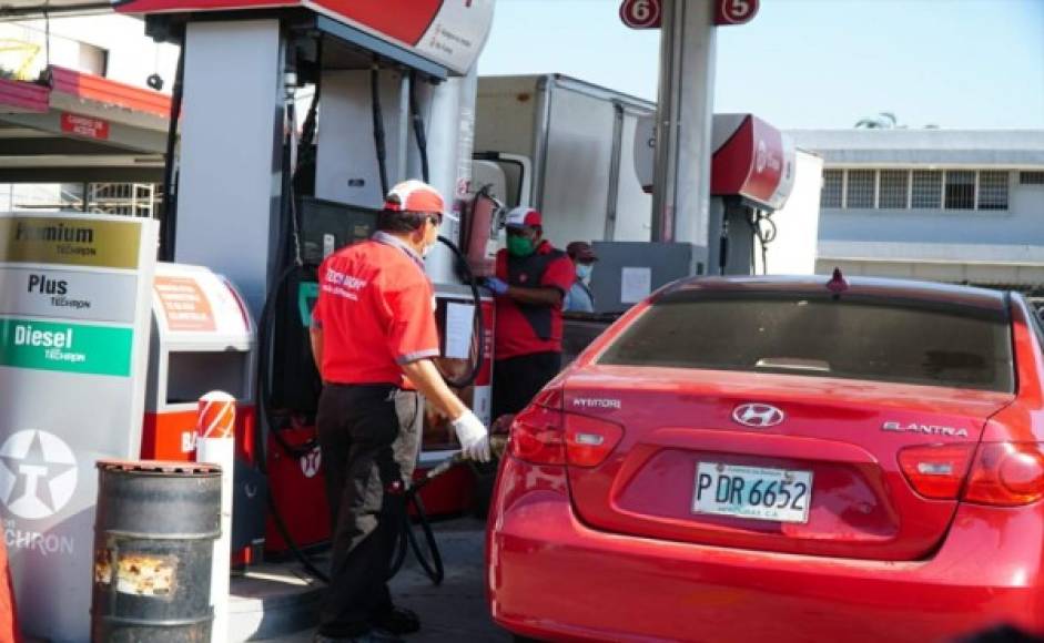 A las gasolineras se les autorizó operar también los lunes, miércoles y viernes, de un horario de 8:00 am a 12:00 del mediodía. Sus trabajadores deben cumplir con todas las medidas y normas de bioseguridad.