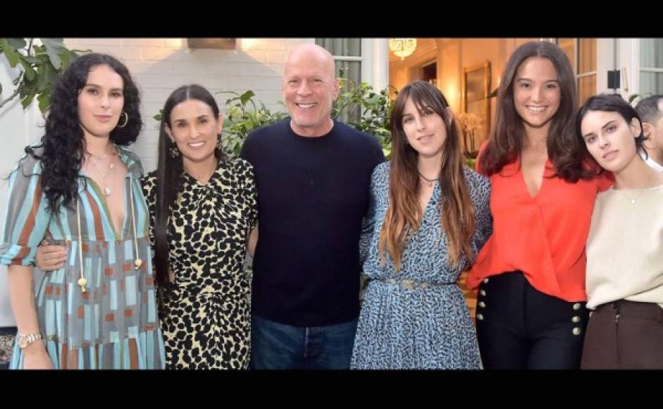 Bruce Willis y Demi Moore<br/>Los actores estuvieron casados 11 años (1987-2000). Desde su divorcio ya han pasado más de dos décadas, y aunque “al principio no fue fácil”, como reconoció Moore en sus memorias, Inside Out, los dos trabajaron para crear “un entorno amable” para que sus tres hijas “sintiesen el apoyo de sus dos padres”.<br/>