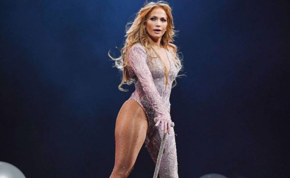 Jennifer López cumplió 50 años este 24 de julio luciendo mejor que nunca.<br/><br/>Si la diva del Bronx sigue así pronto se convertirá en la versión internacional de una 'mamacita' como Maribel Guardia, quien recién cumplió 60.<br/><br/>Recopilamos sus mejores fotos del 2019 para que lo veas y no lo creas, sí, JLo ya es una cincuentona.<br/>