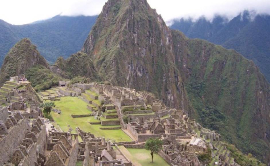 En junio del 2016, Oliver Pats, un turista alemán de 51 años que se encontraba visitando las ruinas de Machu Picchu, murió tras caerse por un precipicio mientras se tomaba una fotografía. <br/>