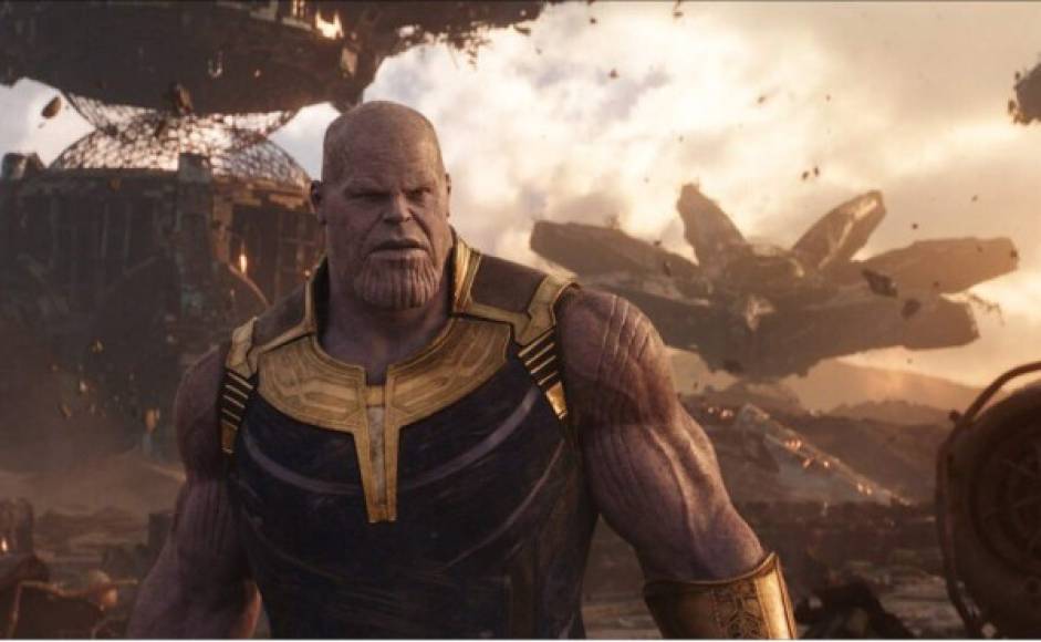 Thanos será sin duda el centro de atención de la nueva película. Intentar derrotarlo será la misión de los sobrevivientes. Pero algo que ha llamado la atención es su ubicación en el póster oficial.