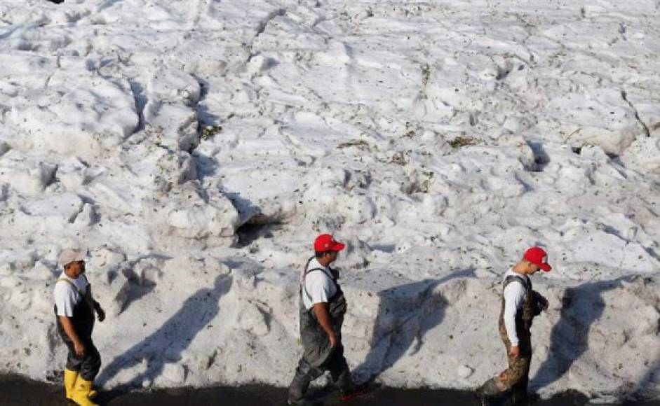 Una inusual granizada cubre de hielo la ciudad mexicana de Guadalajara<br/>