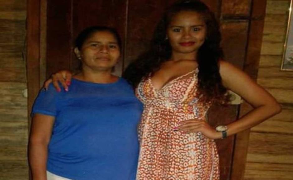 Lisbeth Contreras junto con la mujer que le dio la vida.