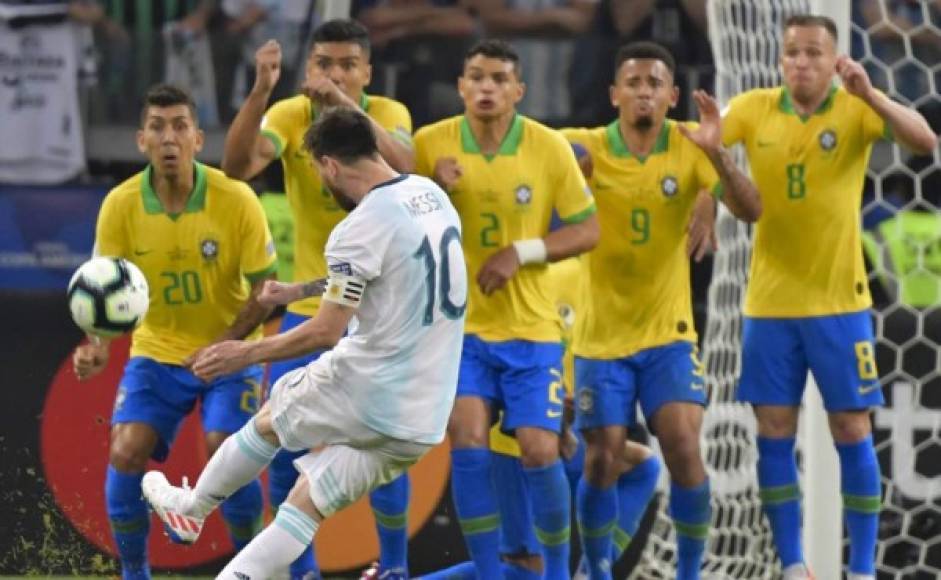 La selección Albiceleste fue eliminada de la Copa a manos de la anfitriona Brasil que luego se alzó con el trofeo al vencer 3-1 a Perú. Sin embargo, la admiración por Messi cesó para los argentinos y este lunes post Copa América quedó comprobado.