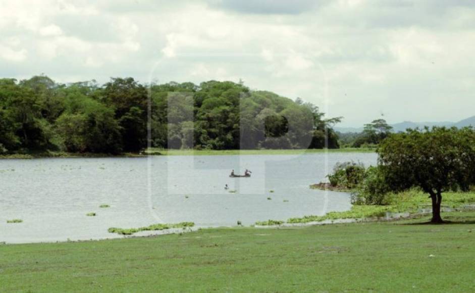 La laguna tenía una profundidad de menor a los dos metros, pero era lo suficientemente adecuada para dar paseos en canoas.