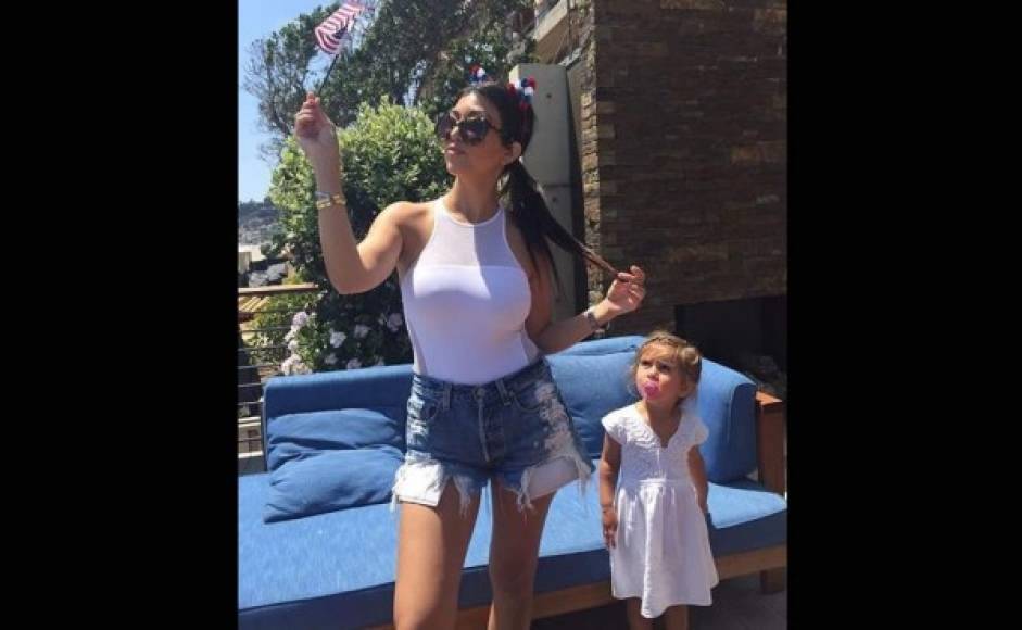 Kourtney Kardashian junto a su hija Penélope.