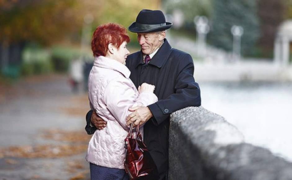 Sus años de experiencia hacen que los consejos de la abuela sean casi siempre certeros, en estas fechas en los que el amor está en boca de todos recordamos cinco consejos que las matriarcas recetaban cuando de amor se trataba.<br/>