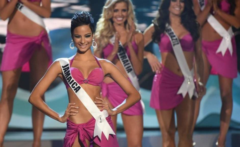 Miss Jamaica recibió ovaciones de parte del público.