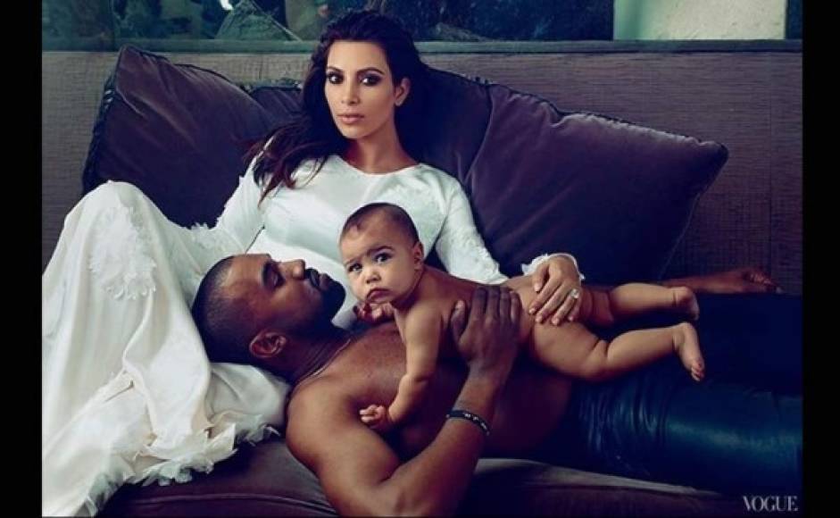 Después de anunciar el estreno de la octava temporada de Keeping Up with the Kardashians, Kim dio la noticia del sexo se su bebé: una niña. North West nació el 15 de junio de 2013.