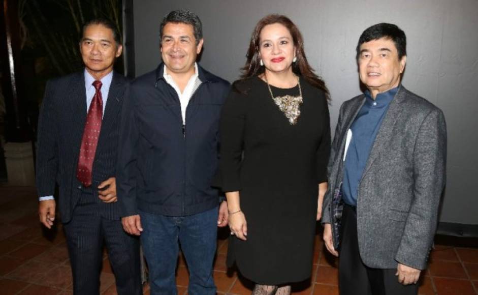Napoleón Ham, la pareja presidencial Juan Orlando y Ana Hernández y William Chong Wong.