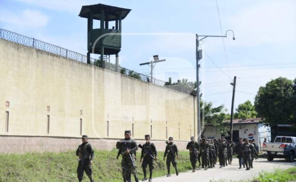 Al centro de menores infractores se desplazaron varias divisiones élites de las Fuerzas Armadas de Honduras y de la Policía Nacional.