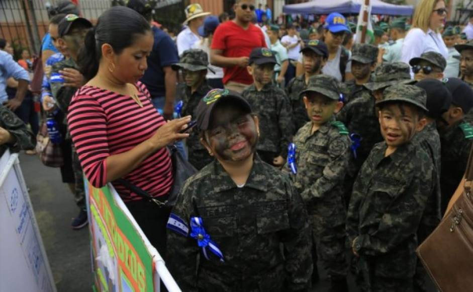 Los niños se vistieron como soldados y disfrutaron del evento.