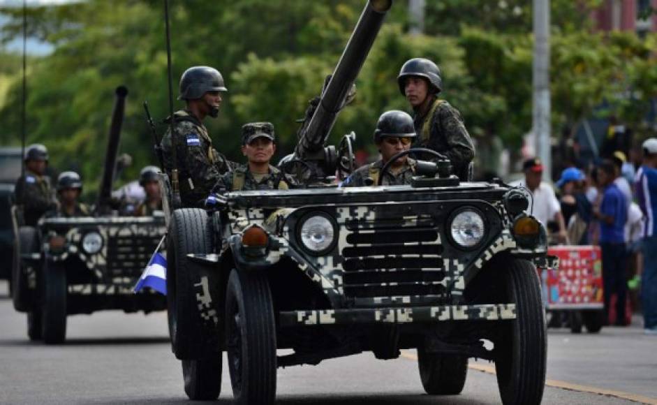 También se unieron miembros del Colegio de Defensa y autoridades del Hospital Militar, unidades de paracaidistas, batallones de Artillería, de Fuerzas Especiales y de Tácticos.