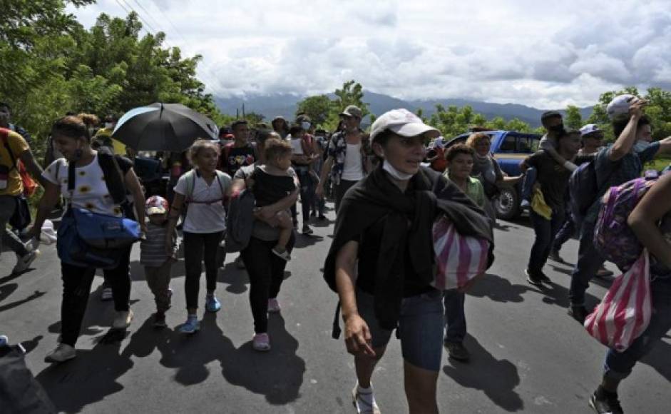 Necesidad, inocencia e incertidumbre, el rostro que más golpea en caravana de migrantes hondureños