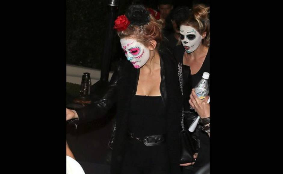 Kate Hudson: Con la cara maquillada como la catrina se presentó la actriz en una fiesta de Halloween de Los Ángeles.