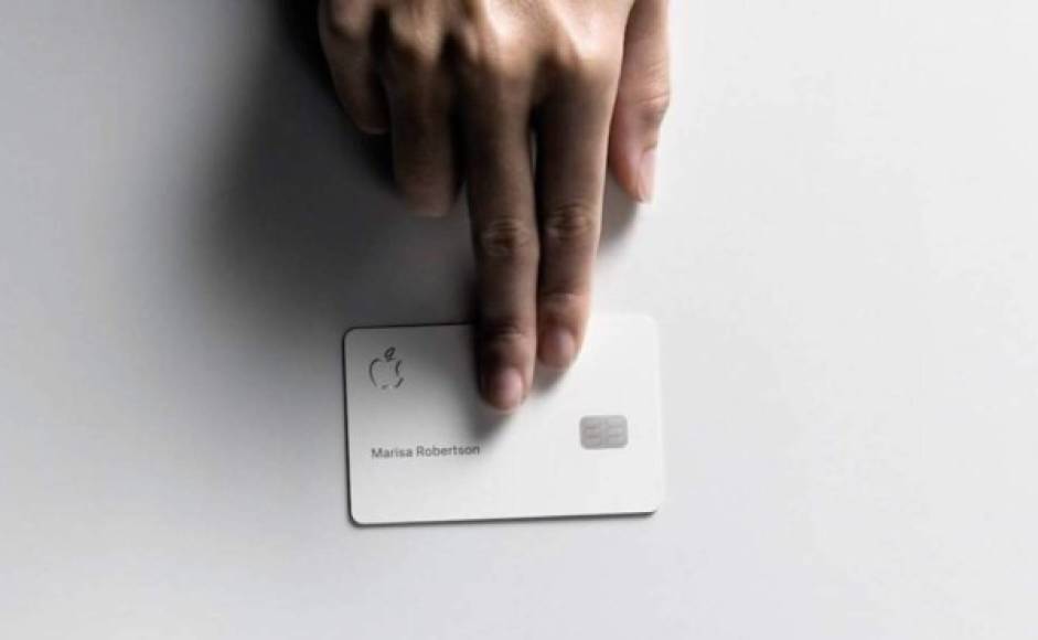 La tarjeta de crédito se estrena a mitad de este 2019. Tim Cook, presidente de Apple asegura que no se trata de una tarjeta más. Está incorporada a Apple Wallet y la tarjeta de titanio es opcional; promete transparencia en el uso de los fondos de los clientes entre otros beneficios.