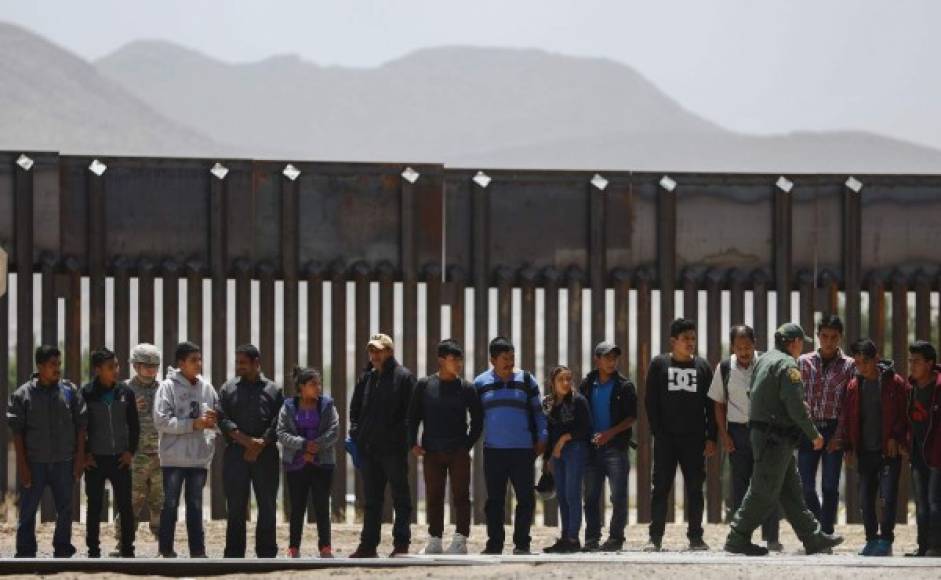 En tanto, miles de migrantes cruzan cada semana la frontera sur con la esperanza de conseguir asilo en EEUU pese al endurecimiento de las políticas por el Gobierno de Donald Trump.