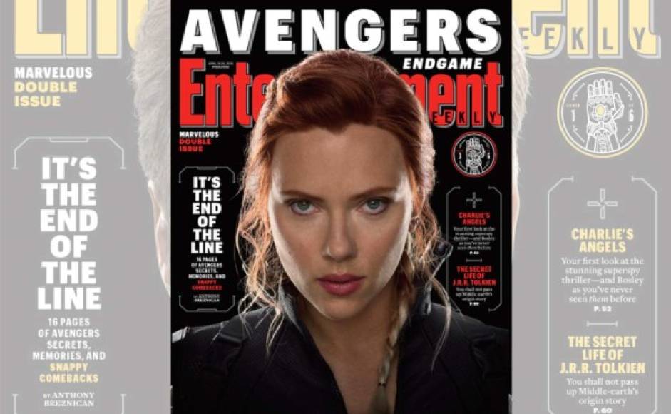 Scarlett Johansson luce en otra de las portadas de la revista en tono rojo. La actriz protagonizó a Black Widow en la película y se espera que sea clave en EndGame.
