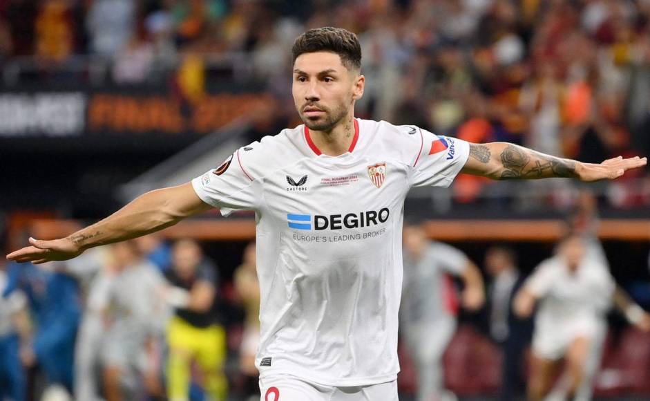 El lateral derecho argentino Gonzalo Montiel ha encontrado un nuevo destino en la Premier League. El jugador de 26 años jugará en el Nottingham Forest, que llegó a un acuerdo con el Sevilla para adquirir al futbolista por una suma de 11 millones de euros.