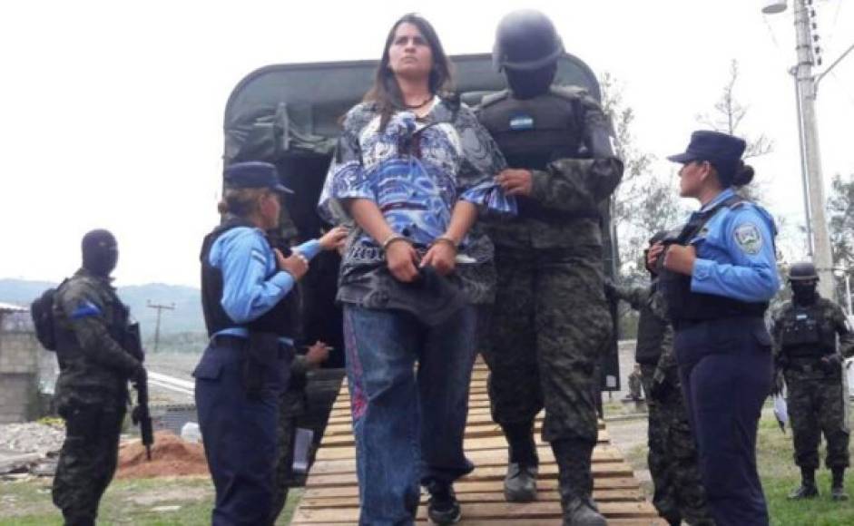Las 77 pandilleras trasladadas desde el centro penal de San Pedro Sula llegaron al Centro Femenino de Adaptación Social (Cefas) en Támara.